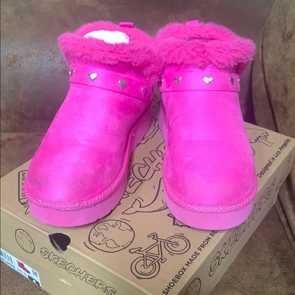 Skechers big Kids' Pink Furry Booties.  Size 4 (hot pink)